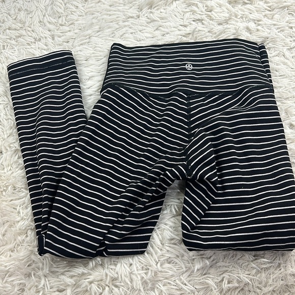 Lululemon Wunder Under Crop (High-Rise) *21" Parallel Stripe Black White - Picture 4 of 6